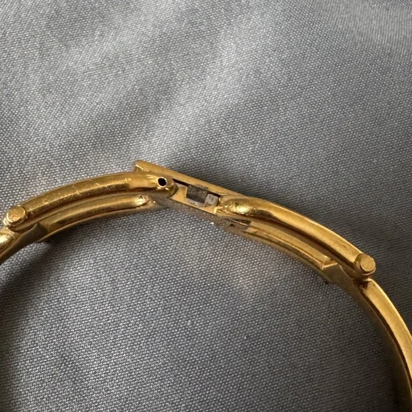 Gucci 1500L Bangle Watch - gold and black - Picture 7 of 9